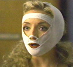 Jane Krakowski (Elaine Vassal)