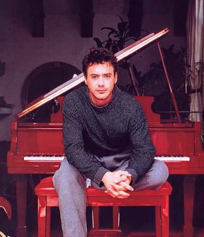 Robert Downey Jr. (Larry Paul)