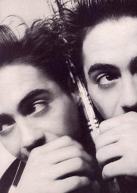 Robert Downey Jr. (Larry Paul)
