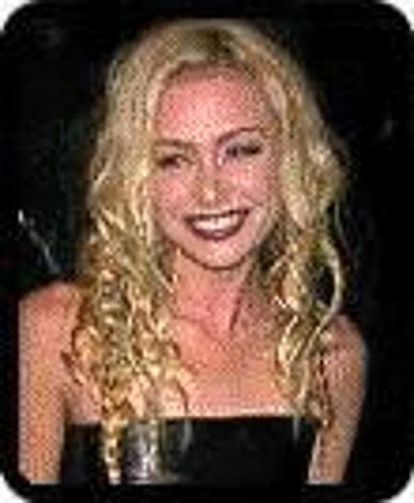 Portia de Rossi (Nell Porter)