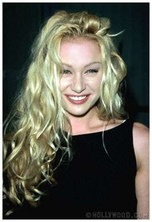 Portia de Rossi (Nell Porter)