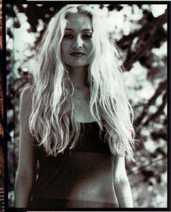 Portia de Rossi (Nell Porter)