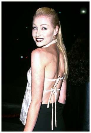 Portia de Rossi (Nell Porter)