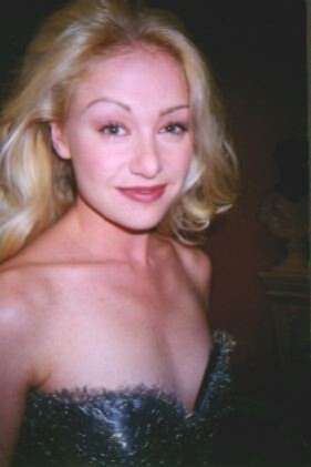 Portia de Rossi (Nell Porter)