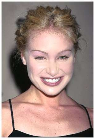 Portia de Rossi (Nell Porter)