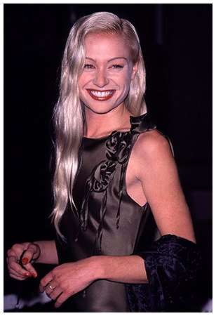 Portia de Rossi (Nell Porter)