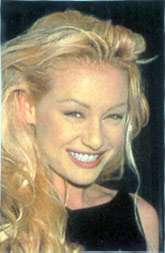 Portia de Rossi (Nell Porter)