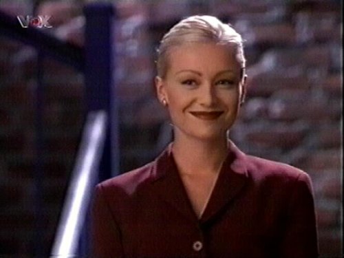 Portia de Rossi (Nell Porter)