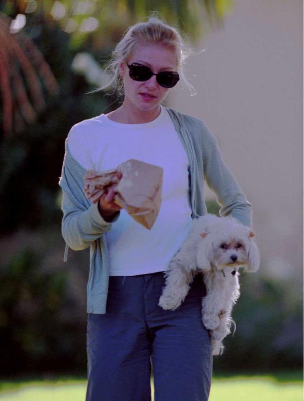 Portia de Rossi (Nell Porter)