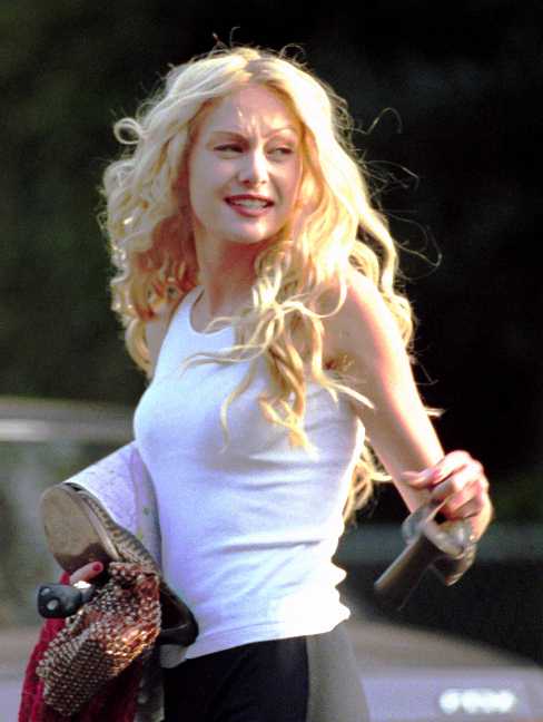 Portia de Rossi (Nell Porter)