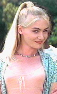 Portia de Rossi (Nell Porter)