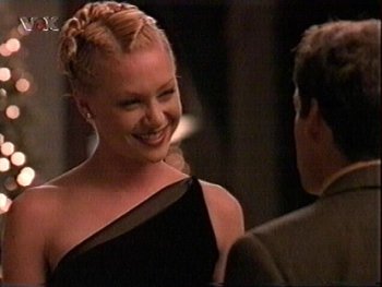 Portia de Rossi (Nell Porter)